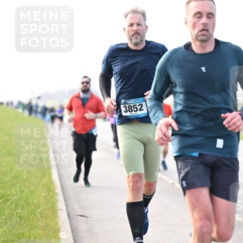 12.04.2026 - 45. Internationalen Wilhelmsburger Insellauf Dr. Thomas Lammeyer http://msf.ph/oto/9445430 12.04.2026 10:23:05 Laufen 3852 meine-sportfotos.de