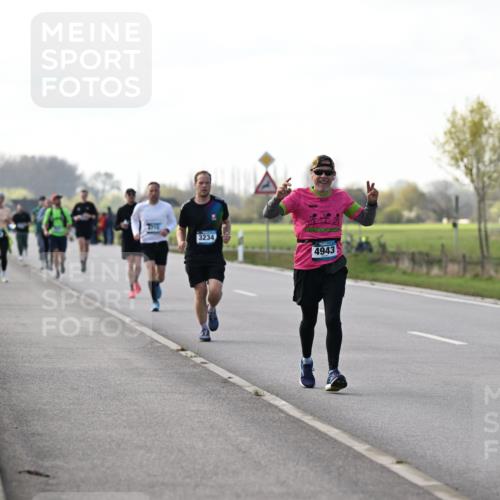 12.04.2026 - 45. Internationalen Wilhelmsburger Insellauf Dr. Thomas Lammeyer http://msf.ph/oto/9445612 12.04.2026 10:23:45 Laufen 3234, 4943 meine-sportfotos.de