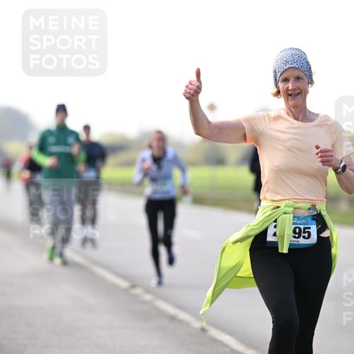 12.04.2026 - 45. Internationalen Wilhelmsburger Insellauf Dr. Thomas Lammeyer http://msf.ph/oto/9445664 12.04.2026 10:23:58 Laufen 95, 4824 meine-sportfotos.de
