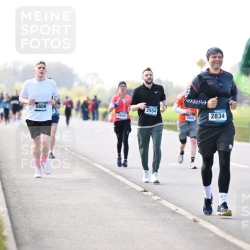 12.04.2026 - 45. Internationalen Wilhelmsburger Insellauf Dr. Thomas Lammeyer http://msf.ph/oto/9445701 12.04.2026 10:24:04 Laufen 5608, 2554, 2834, 5650, 5006 meine-sportfotos.de