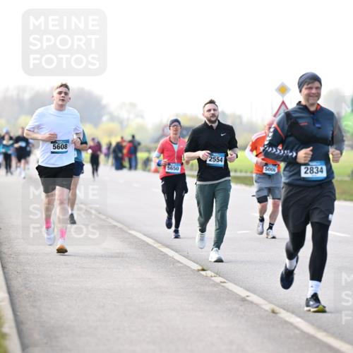 12.04.2026 - 45. Internationalen Wilhelmsburger Insellauf Dr. Thomas Lammeyer http://msf.ph/oto/9445702 12.04.2026 10:24:05 Laufen 5608, 5650, 2554, 5006, 2834 meine-sportfotos.de