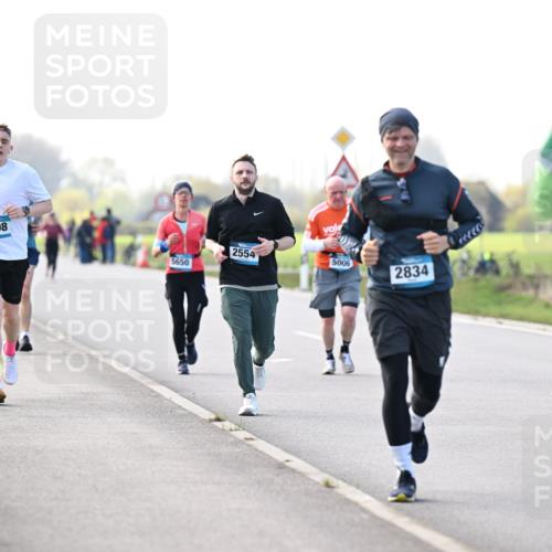 12.04.2026 - 45. Internationalen Wilhelmsburger Insellauf Dr. Thomas Lammeyer http://msf.ph/oto/9445705 12.04.2026 10:24:05 Laufen 5608, 5650, 2554, 5006, 2834 meine-sportfotos.de