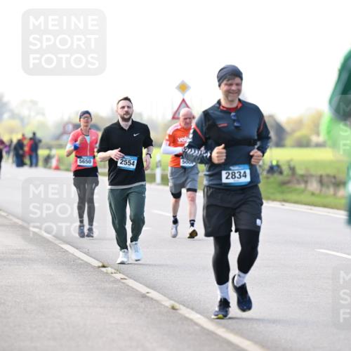 12.04.2026 - 45. Internationalen Wilhelmsburger Insellauf Dr. Thomas Lammeyer http://msf.ph/oto/9445706 12.04.2026 10:24:05 Laufen 5608, 5650, 2554, 5000, 2834 meine-sportfotos.de