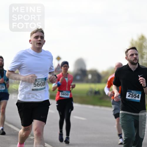 12.04.2026 - 45. Internationalen Wilhelmsburger Insellauf Dr. Thomas Lammeyer http://msf.ph/oto/9445722 12.04.2026 10:24:09 Laufen 224, 5608, 5650, 2554 meine-sportfotos.de