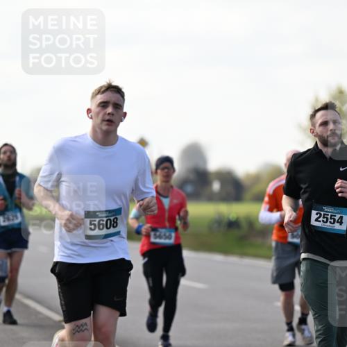 12.04.2026 - 45. Internationalen Wilhelmsburger Insellauf Dr. Thomas Lammeyer http://msf.ph/oto/9445723 12.04.2026 10:24:09 Laufen 5608, 5650, 2554 meine-sportfotos.de