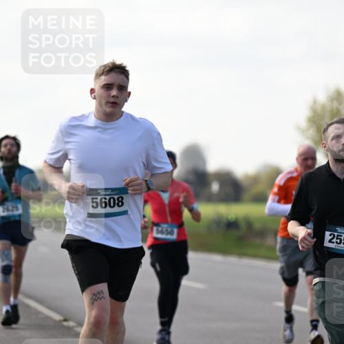 12.04.2026 - 45. Internationalen Wilhelmsburger Insellauf Dr. Thomas Lammeyer http://msf.ph/oto/9445724 12.04.2026 10:24:09 Laufen 5608, 5650, 2554 meine-sportfotos.de
