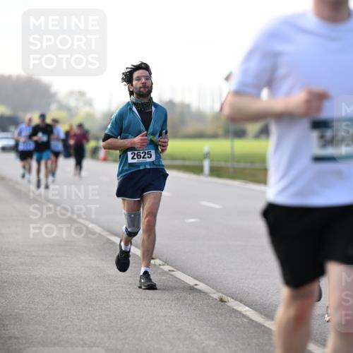 12.04.2026 - 45. Internationalen Wilhelmsburger Insellauf Dr. Thomas Lammeyer http://msf.ph/oto/9445727 12.04.2026 10:24:11 Laufen 5600, 2625 meine-sportfotos.de