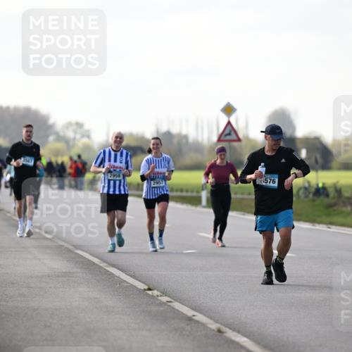 12.04.2026 - 45. Internationalen Wilhelmsburger Insellauf Dr. Thomas Lammeyer http://msf.ph/oto/9445749 12.04.2026 10:24:21 Laufen 2958, 2957, 576 meine-sportfotos.de