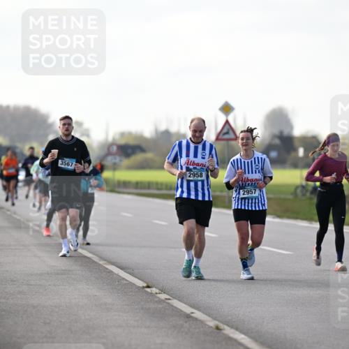 12.04.2026 - 45. Internationalen Wilhelmsburger Insellauf Dr. Thomas Lammeyer http://msf.ph/oto/9445771 12.04.2026 10:24:24 Laufen 3567, 2958, 2957 meine-sportfotos.de