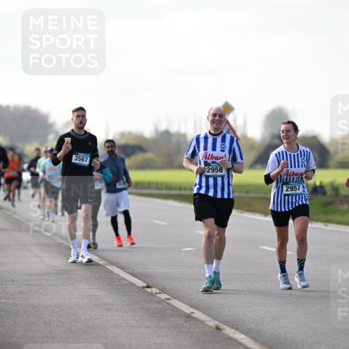 12.04.2026 - 45. Internationalen Wilhelmsburger Insellauf Dr. Thomas Lammeyer http://msf.ph/oto/9445777 12.04.2026 10:24:25 Laufen 3567, 2958, 2957 meine-sportfotos.de