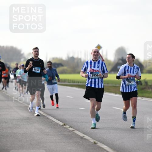 12.04.2026 - 45. Internationalen Wilhelmsburger Insellauf Dr. Thomas Lammeyer http://msf.ph/oto/9445778 12.04.2026 10:24:25 Laufen 3567, 2958, 2957 meine-sportfotos.de