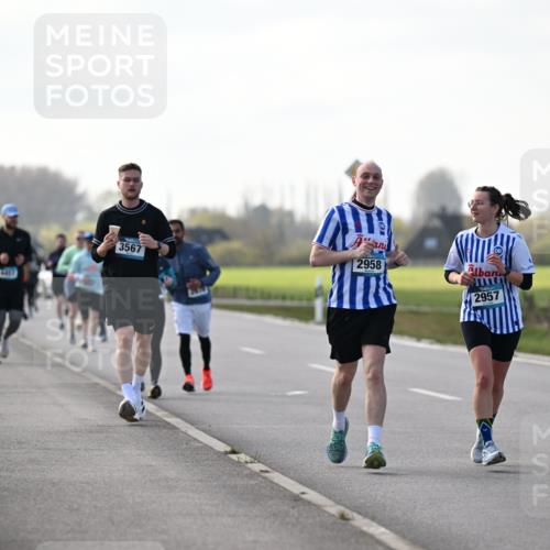 12.04.2026 - 45. Internationalen Wilhelmsburger Insellauf Dr. Thomas Lammeyer http://msf.ph/oto/9445780 12.04.2026 10:24:26 Laufen 3567, 2958, 2957 meine-sportfotos.de