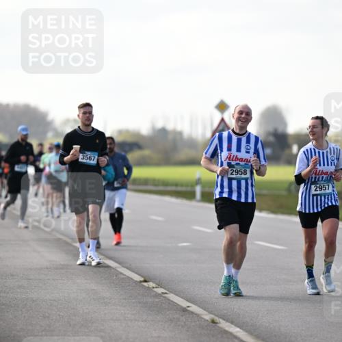 12.04.2026 - 45. Internationalen Wilhelmsburger Insellauf Dr. Thomas Lammeyer http://msf.ph/oto/9445782 12.04.2026 10:24:26 Laufen 3567, 2958, 2957 meine-sportfotos.de