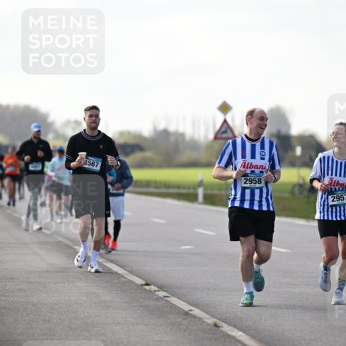12.04.2026 - 45. Internationalen Wilhelmsburger Insellauf Dr. Thomas Lammeyer http://msf.ph/oto/9445784 12.04.2026 10:24:26 Laufen 3567, 2958, 2957 meine-sportfotos.de