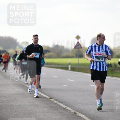 12.04.2026 - 45. Internationalen Wilhelmsburger Insellauf Dr. Thomas Lammeyer http://msf.ph/oto/9445788 12.04.2026 10:24:27 Laufen 567, 2958, 2957 meine-sportfotos.de