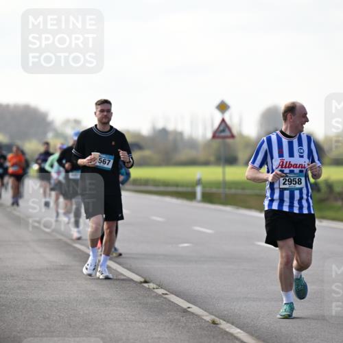 12.04.2026 - 45. Internationalen Wilhelmsburger Insellauf Dr. Thomas Lammeyer http://msf.ph/oto/9445789 12.04.2026 10:24:27 Laufen 567, 2958, 2957 meine-sportfotos.de
