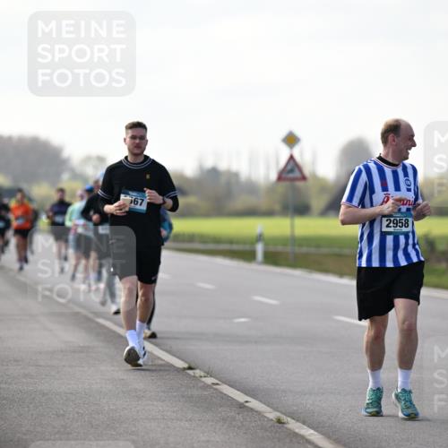 12.04.2026 - 45. Internationalen Wilhelmsburger Insellauf Dr. Thomas Lammeyer http://msf.ph/oto/9445790 12.04.2026 10:24:27 Laufen 67, 2958, 2957 meine-sportfotos.de