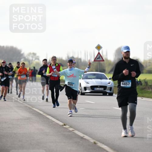 12.04.2026 - 45. Internationalen Wilhelmsburger Insellauf Dr. Thomas Lammeyer http://msf.ph/oto/9445828 12.04.2026 10:24:34 Laufen 5740, 429, 5501, 4457 meine-sportfotos.de
