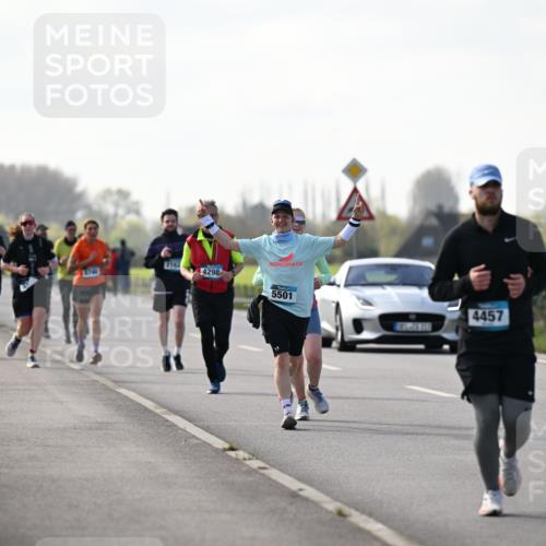 12.04.2026 - 45. Internationalen Wilhelmsburger Insellauf Dr. Thomas Lammeyer http://msf.ph/oto/9445833 12.04.2026 10:24:34 Laufen 5740, 2162, 4298, 5501, 4457 meine-sportfotos.de