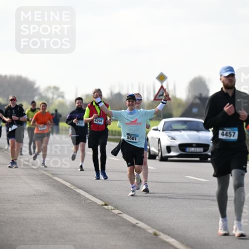 12.04.2026 - 45. Internationalen Wilhelmsburger Insellauf Dr. Thomas Lammeyer http://msf.ph/oto/9445834 12.04.2026 10:24:35 Laufen 4298, 2162, 4457, 5501 meine-sportfotos.de