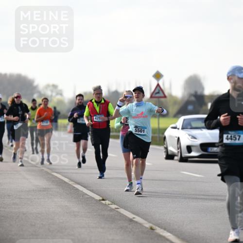 12.04.2026 - 45. Internationalen Wilhelmsburger Insellauf Dr. Thomas Lammeyer http://msf.ph/oto/9445838 12.04.2026 10:24:35 Laufen 429, 5501, 4457 meine-sportfotos.de