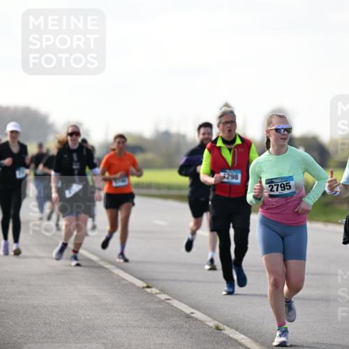12.04.2026 - 45. Internationalen Wilhelmsburger Insellauf Dr. Thomas Lammeyer http://msf.ph/oto/9445861 12.04.2026 10:24:39 Laufen 298, 2795, 5501, 1 meine-sportfotos.de