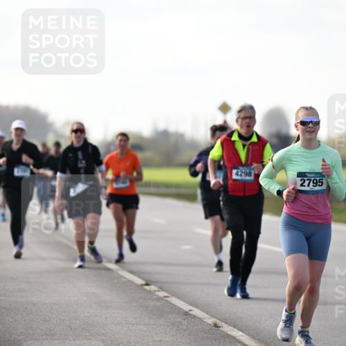 12.04.2026 - 45. Internationalen Wilhelmsburger Insellauf Dr. Thomas Lammeyer http://msf.ph/oto/9445864 12.04.2026 10:24:39 Laufen 4298, 2795, 5501 meine-sportfotos.de