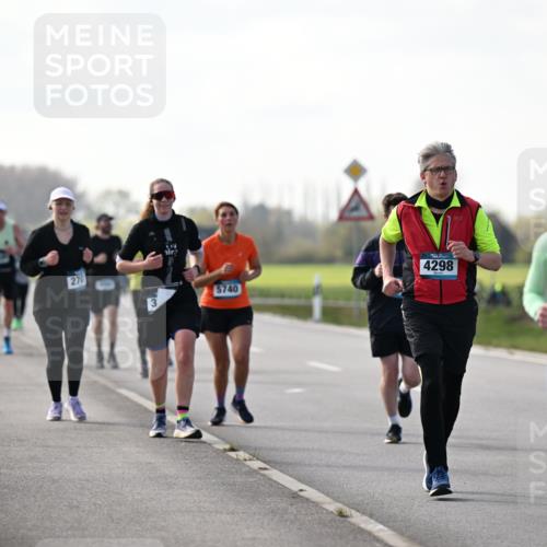 12.04.2026 - 45. Internationalen Wilhelmsburger Insellauf Dr. Thomas Lammeyer http://msf.ph/oto/9445868 12.04.2026 10:24:40 Laufen 270, 5740, 4298, 2795 meine-sportfotos.de