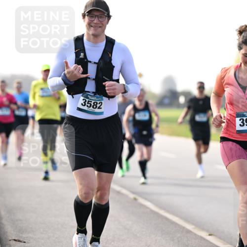 12.04.2026 - 45. Internationalen Wilhelmsburger Insellauf Dr. Thomas Lammeyer http://msf.ph/oto/9445940 12.04.2026 10:24:54 Laufen 3582, 435, 3968 meine-sportfotos.de