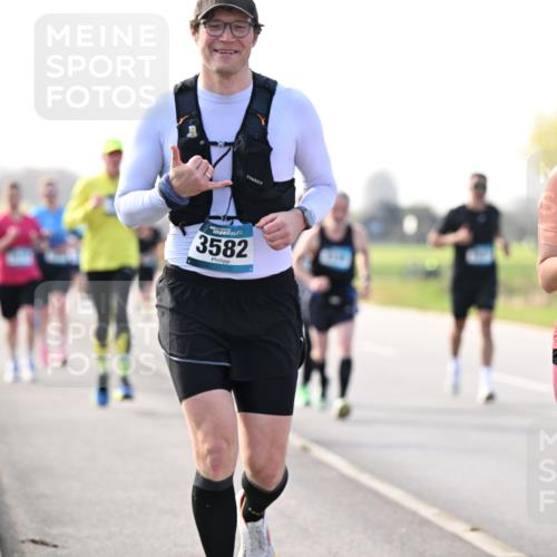 12.04.2026 - 45. Internationalen Wilhelmsburger Insellauf Dr. Thomas Lammeyer http://msf.ph/oto/9445942 12.04.2026 10:24:55 Laufen 3582, 3968 meine-sportfotos.de