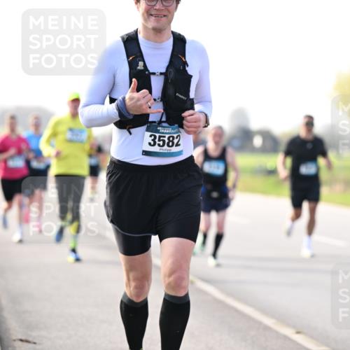 12.04.2026 - 45. Internationalen Wilhelmsburger Insellauf Dr. Thomas Lammeyer http://msf.ph/oto/9445943 12.04.2026 10:24:55 Laufen 3582, 45, 3968 meine-sportfotos.de