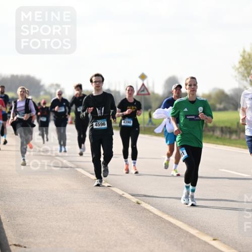 12.04.2026 - 45. Internationalen Wilhelmsburger Insellauf Dr. Thomas Lammeyer http://msf.ph/oto/9446001 12.04.2026 10:25:07 Laufen 4596, 4390, 4503 meine-sportfotos.de