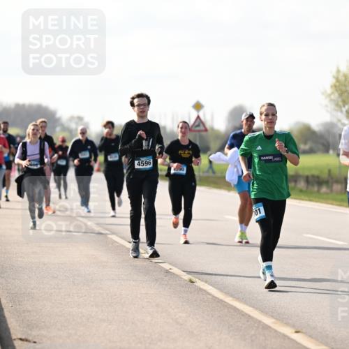 12.04.2026 - 45. Internationalen Wilhelmsburger Insellauf Dr. Thomas Lammeyer http://msf.ph/oto/9446002 12.04.2026 10:25:08 Laufen 4596, 590, 101, 4503 meine-sportfotos.de