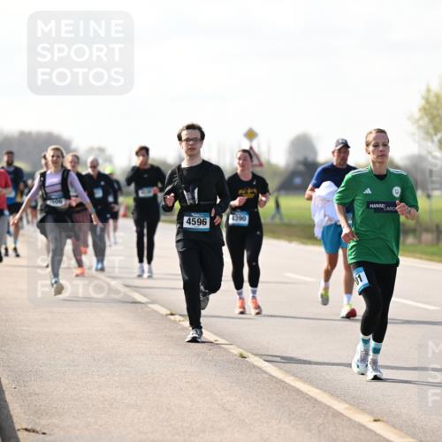 12.04.2026 - 45. Internationalen Wilhelmsburger Insellauf Dr. Thomas Lammeyer http://msf.ph/oto/9446006 12.04.2026 10:25:08 Laufen 4596, 4390, 4503 meine-sportfotos.de
