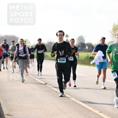 12.04.2026 - 45. Internationalen Wilhelmsburger Insellauf Dr. Thomas Lammeyer http://msf.ph/oto/9446010 12.04.2026 10:25:09 Laufen 7606, 90, 4596, 389, 101 meine-sportfotos.de