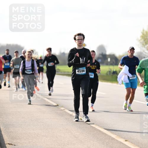 12.04.2026 - 45. Internationalen Wilhelmsburger Insellauf Dr. Thomas Lammeyer http://msf.ph/oto/9446011 12.04.2026 10:25:09 Laufen 4596, 90, 4389, 101 meine-sportfotos.de