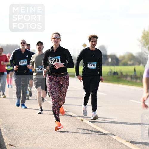 12.04.2026 - 45. Internationalen Wilhelmsburger Insellauf Dr. Thomas Lammeyer http://msf.ph/oto/9446042 12.04.2026 10:25:14 Laufen 5553, 454, 3918, 4539, 2606 meine-sportfotos.de