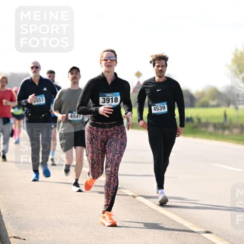 12.04.2026 - 45. Internationalen Wilhelmsburger Insellauf Dr. Thomas Lammeyer http://msf.ph/oto/9446045 12.04.2026 10:25:14 Laufen 5553, 4541, 3918, 4539 meine-sportfotos.de