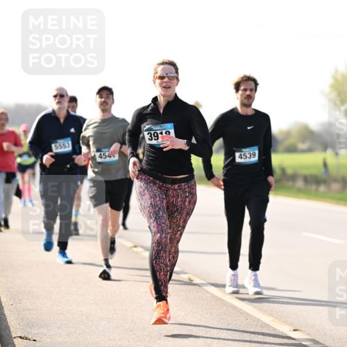 12.04.2026 - 45. Internationalen Wilhelmsburger Insellauf Dr. Thomas Lammeyer http://msf.ph/oto/9446047 12.04.2026 10:25:15 Laufen 5553, 454, 3919, 4539 meine-sportfotos.de
