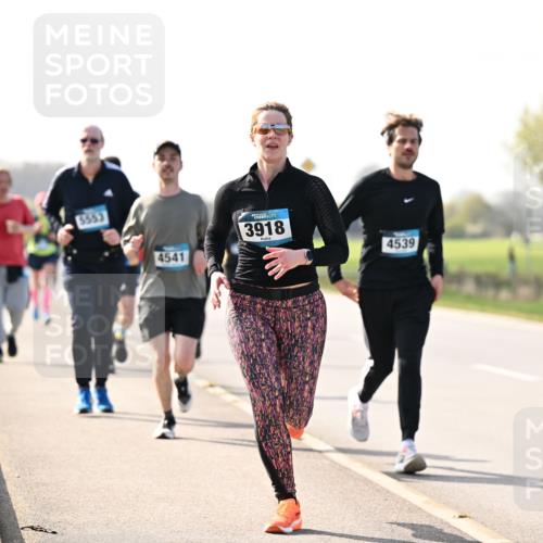 12.04.2026 - 45. Internationalen Wilhelmsburger Insellauf Dr. Thomas Lammeyer http://msf.ph/oto/9446048 12.04.2026 10:25:15 Laufen 5553, 4541, 3918, 4539 meine-sportfotos.de