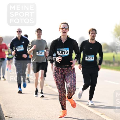 12.04.2026 - 45. Internationalen Wilhelmsburger Insellauf Dr. Thomas Lammeyer http://msf.ph/oto/9446049 12.04.2026 10:25:15 Laufen 4541, 3918, 4539 meine-sportfotos.de
