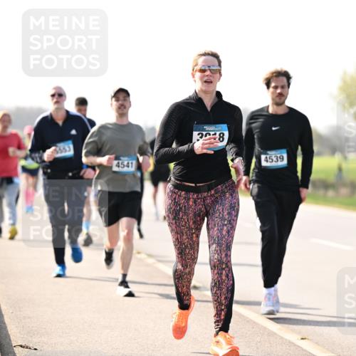 12.04.2026 - 45. Internationalen Wilhelmsburger Insellauf Dr. Thomas Lammeyer http://msf.ph/oto/9446050 12.04.2026 10:25:15 Laufen 4541, 45, 3218, 4539 meine-sportfotos.de
