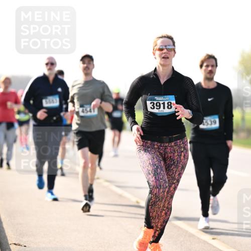 12.04.2026 - 45. Internationalen Wilhelmsburger Insellauf Dr. Thomas Lammeyer http://msf.ph/oto/9446052 12.04.2026 10:25:15 Laufen 4541, 3918, 4539 meine-sportfotos.de
