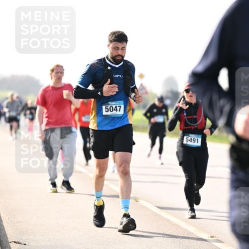 12.04.2026 - 45. Internationalen Wilhelmsburger Insellauf Dr. Thomas Lammeyer http://msf.ph/oto/9446077 12.04.2026 10:25:20 Laufen 5047, 5491, 555 meine-sportfotos.de