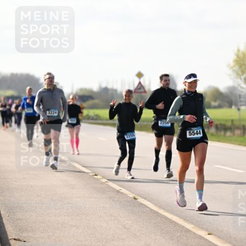 12.04.2026 - 45. Internationalen Wilhelmsburger Insellauf Dr. Thomas Lammeyer http://msf.ph/oto/9446096 12.04.2026 10:25:29 Laufen 2255, 2256, 5544 meine-sportfotos.de
