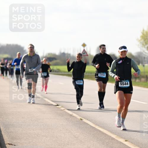 12.04.2026 - 45. Internationalen Wilhelmsburger Insellauf Dr. Thomas Lammeyer http://msf.ph/oto/9446098 12.04.2026 10:25:29 Laufen 2255, 2256, 5544 meine-sportfotos.de