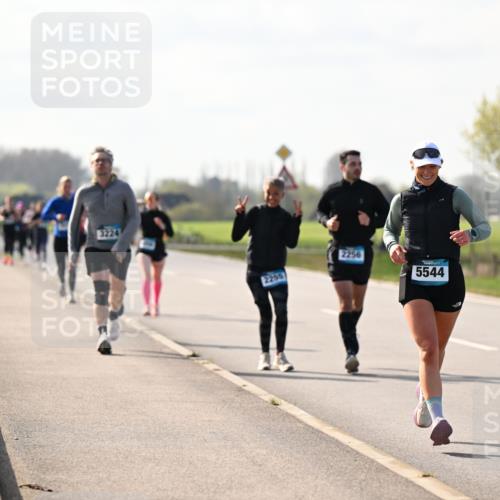 12.04.2026 - 45. Internationalen Wilhelmsburger Insellauf Dr. Thomas Lammeyer http://msf.ph/oto/9446099 12.04.2026 10:25:29 Laufen 2255, 2256, 5544 meine-sportfotos.de