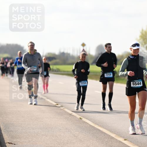 12.04.2026 - 45. Internationalen Wilhelmsburger Insellauf Dr. Thomas Lammeyer http://msf.ph/oto/9446101 12.04.2026 10:25:29 Laufen 2255, 2256, 5544 meine-sportfotos.de