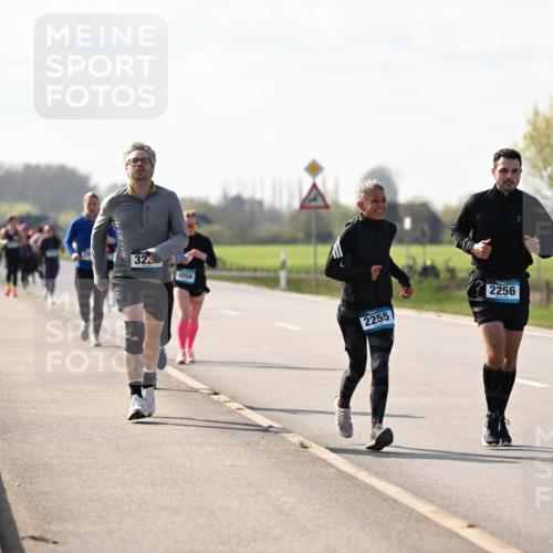 12.04.2026 - 45. Internationalen Wilhelmsburger Insellauf Dr. Thomas Lammeyer http://msf.ph/oto/9446107 12.04.2026 10:25:30 Laufen 32, 4056, 2255, 2256, 55 meine-sportfotos.de