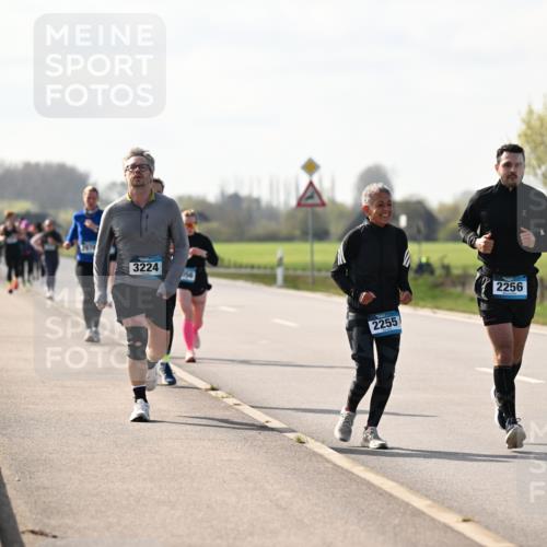 12.04.2026 - 45. Internationalen Wilhelmsburger Insellauf Dr. Thomas Lammeyer http://msf.ph/oto/9446108 12.04.2026 10:25:31 Laufen 3224, 2255, 2256 meine-sportfotos.de